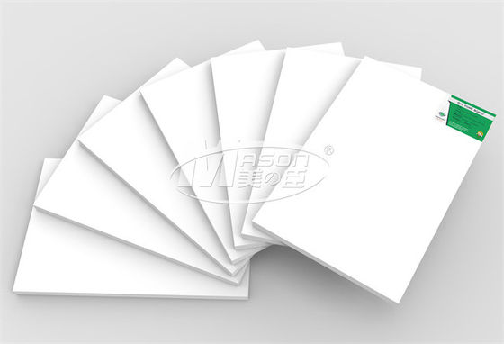 다른 조밀도는 백색 PVC 확장 장 20mm 1220x2440 크기로 잘립니다